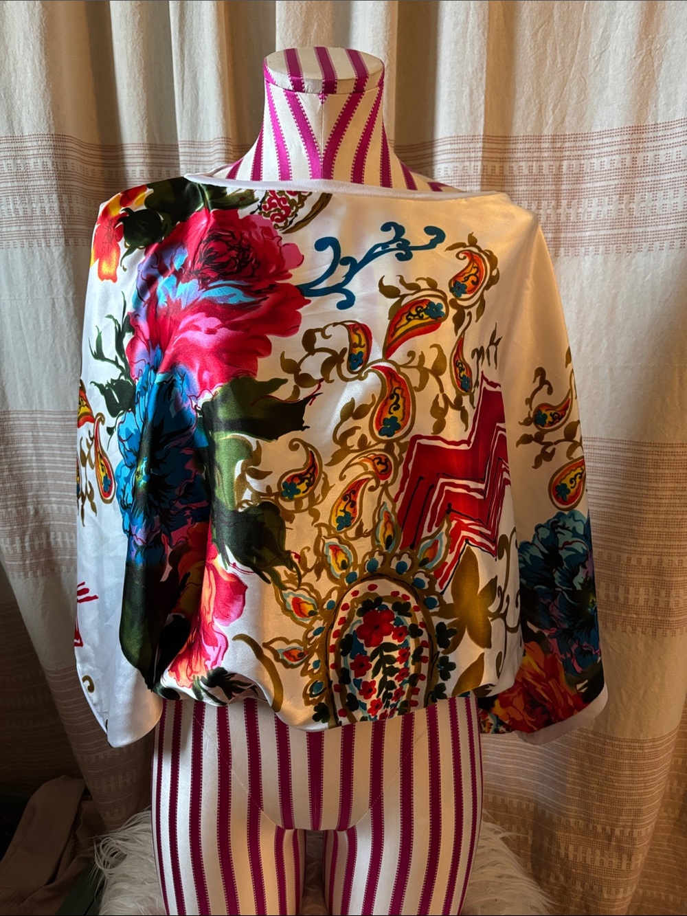 Women’s Floral Print Satin Cape Jacket - White Multicolor